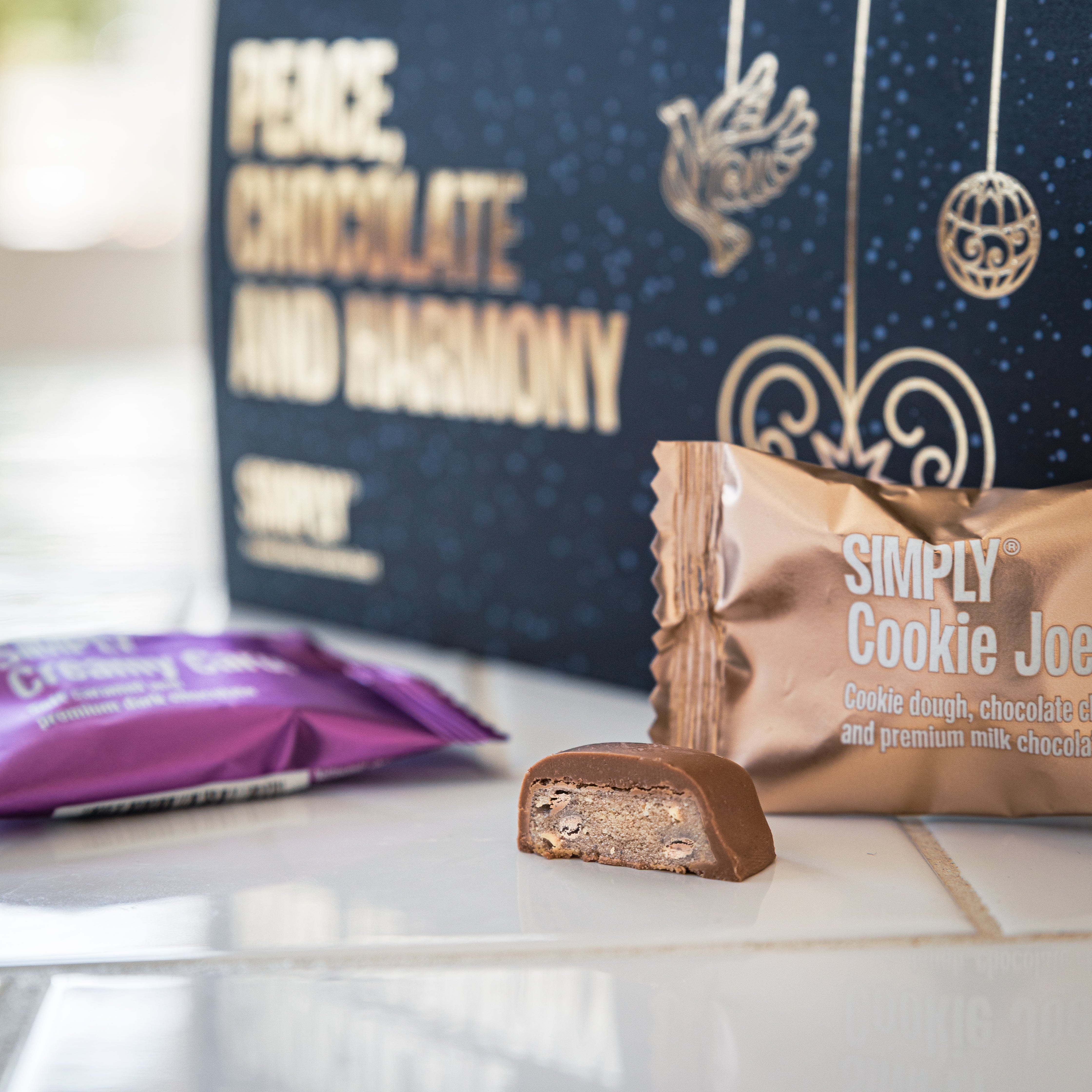 Peace, Chocolate and Harmony | Gift box with 18 Bites