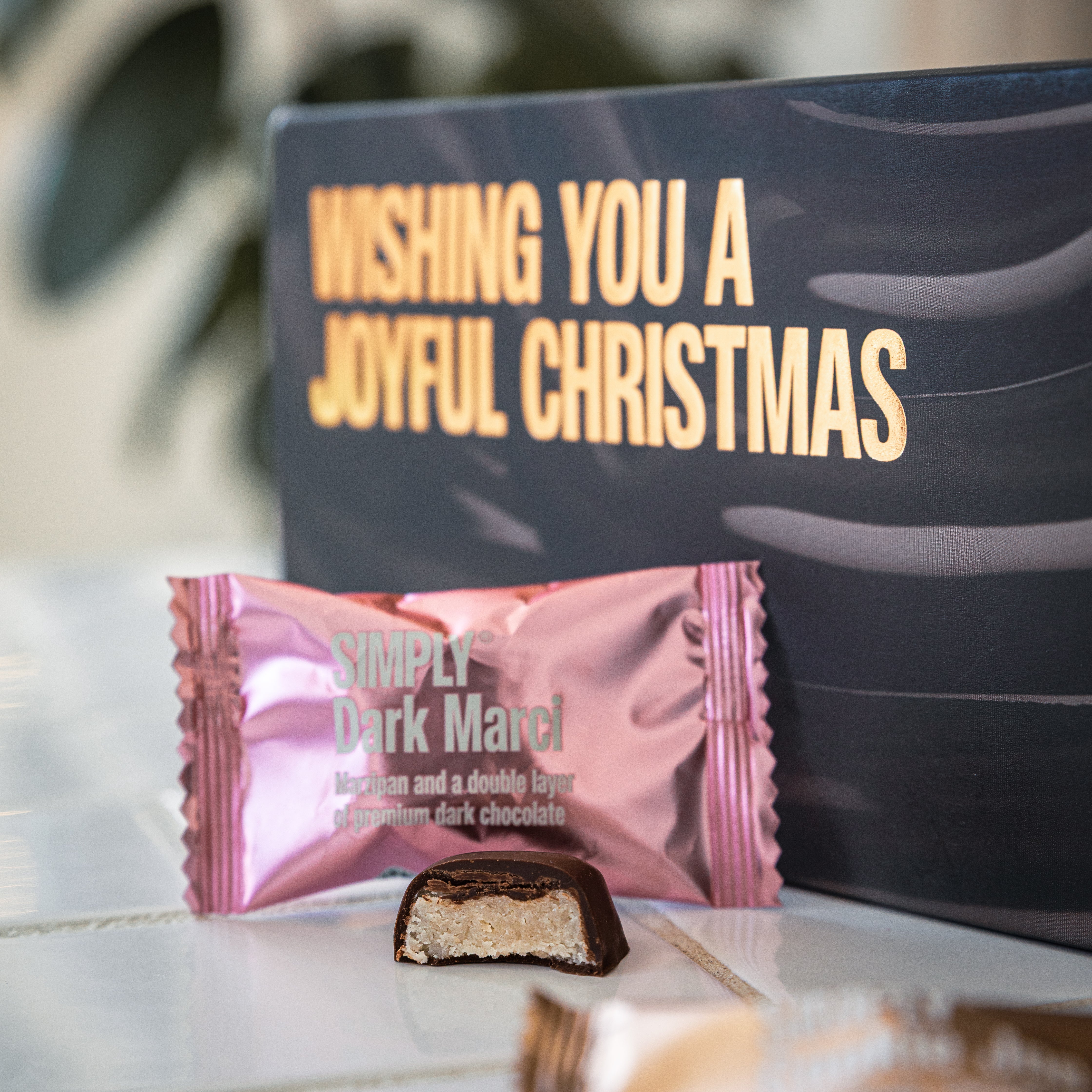 Simply® Joyful Christmas | Gift box with 27 Bites